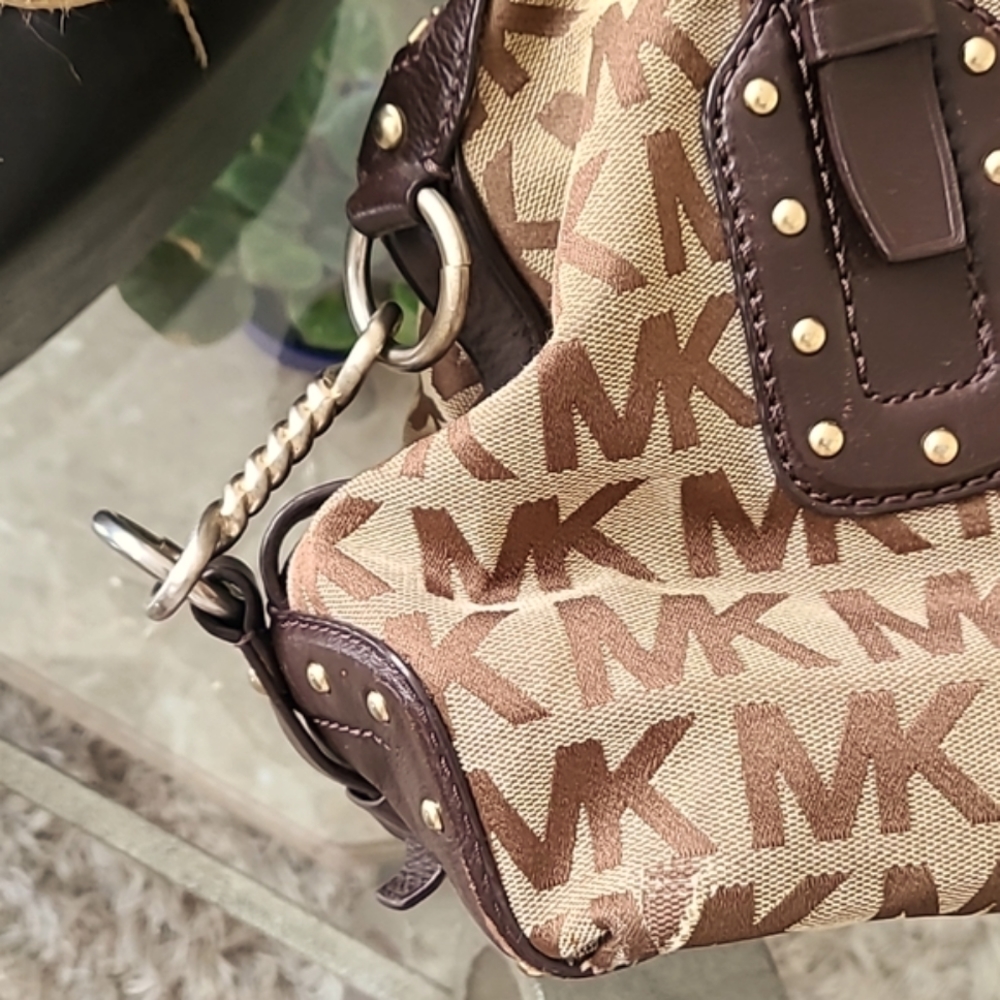 Michael Kors Monogram Bag - Picture 13 of 16